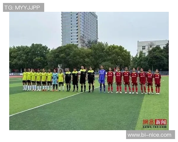 足球明星抠糖饼的趣味生活揭秘与场上风采的完美结合 足球明星抠糖饼的趣味生活揭秘与场上风采的完美结合